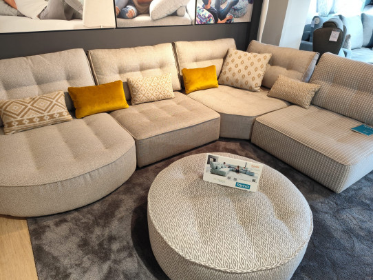 Sofa ARIANNE LOVE DE FAMA 308x235cms // ABANS 3407€ // OFERTA EXPO 2385€