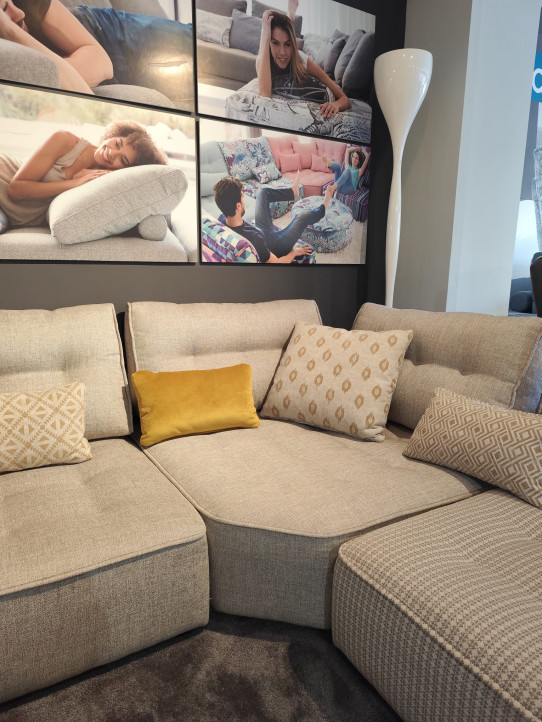 Sofa ARIANNE LOVE DE FAMA 308x235cms // ABANS 3407€ // OFERTA EXPO 2385€